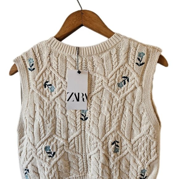 🍋Zara Knit Cropped Vest with Embroidered Flowers NWT - Picture 2 of 6